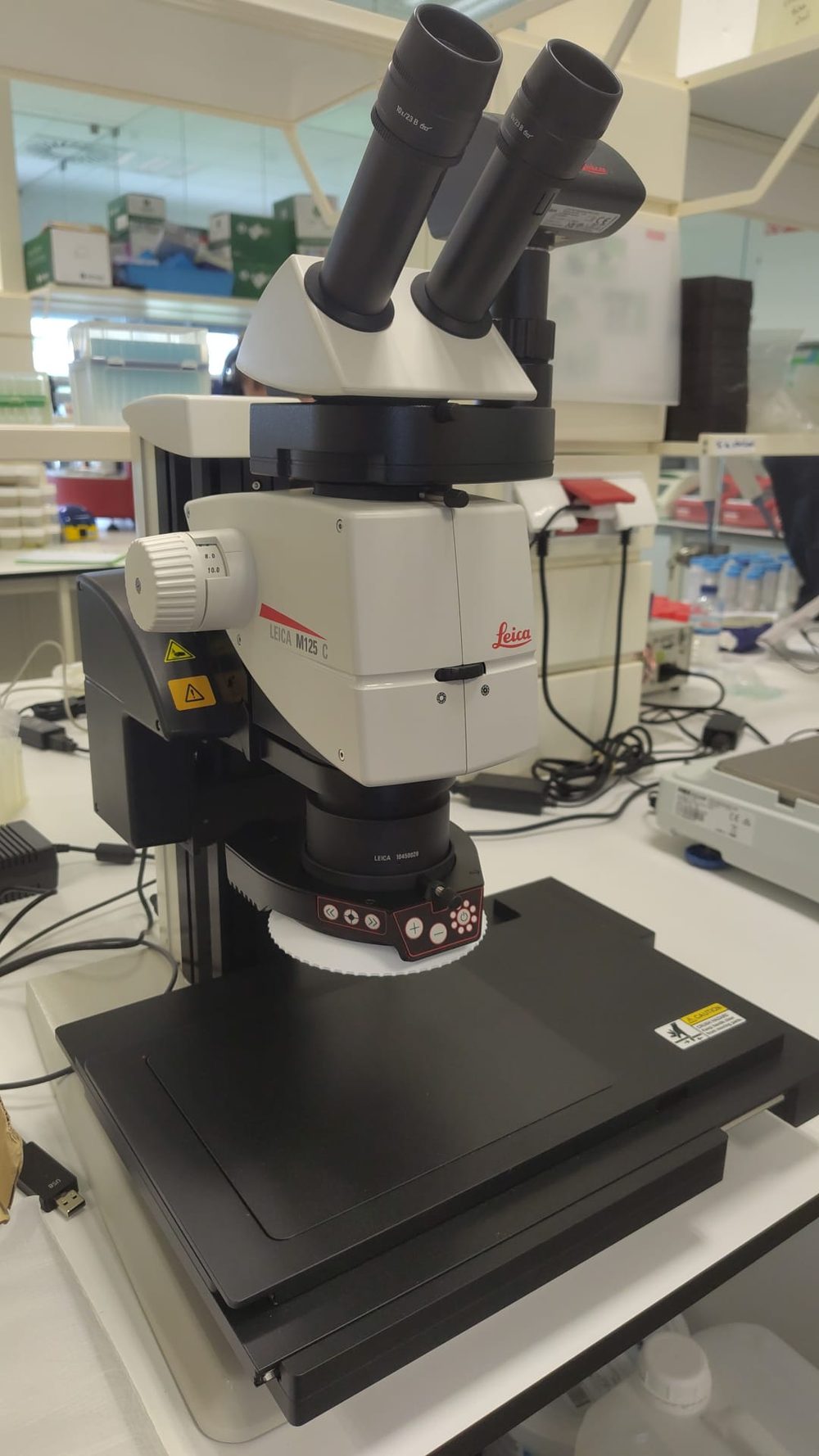 Leica M125 C stereo microscope